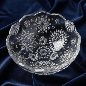 Vintage Mikasa 6" Footed Crystal Snowflake Bowl